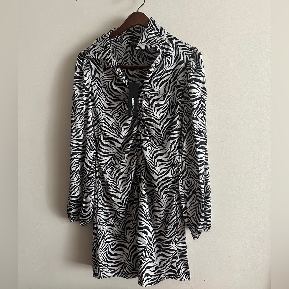 FASHION NOVA Zebra Collared Mini Dress SIZE MEDIUM Animal Short Mini Button Long - Picture 4 of 7
